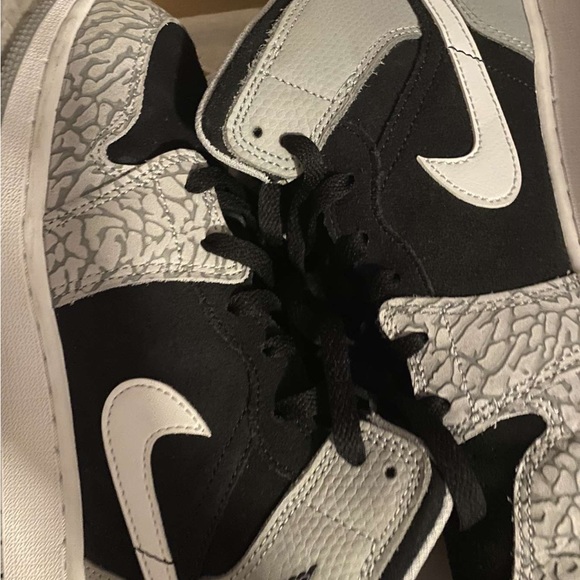 Air Jordan’s in perfect condition worn once. Elaphant print mid se - Picture 7 of 7